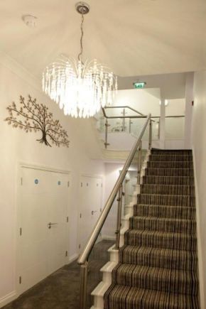  Austens Luxury Apartments  Торки 